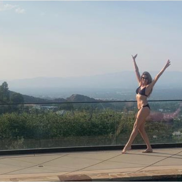 Meet your Posher, Elizabeth - Picture 2 of 6